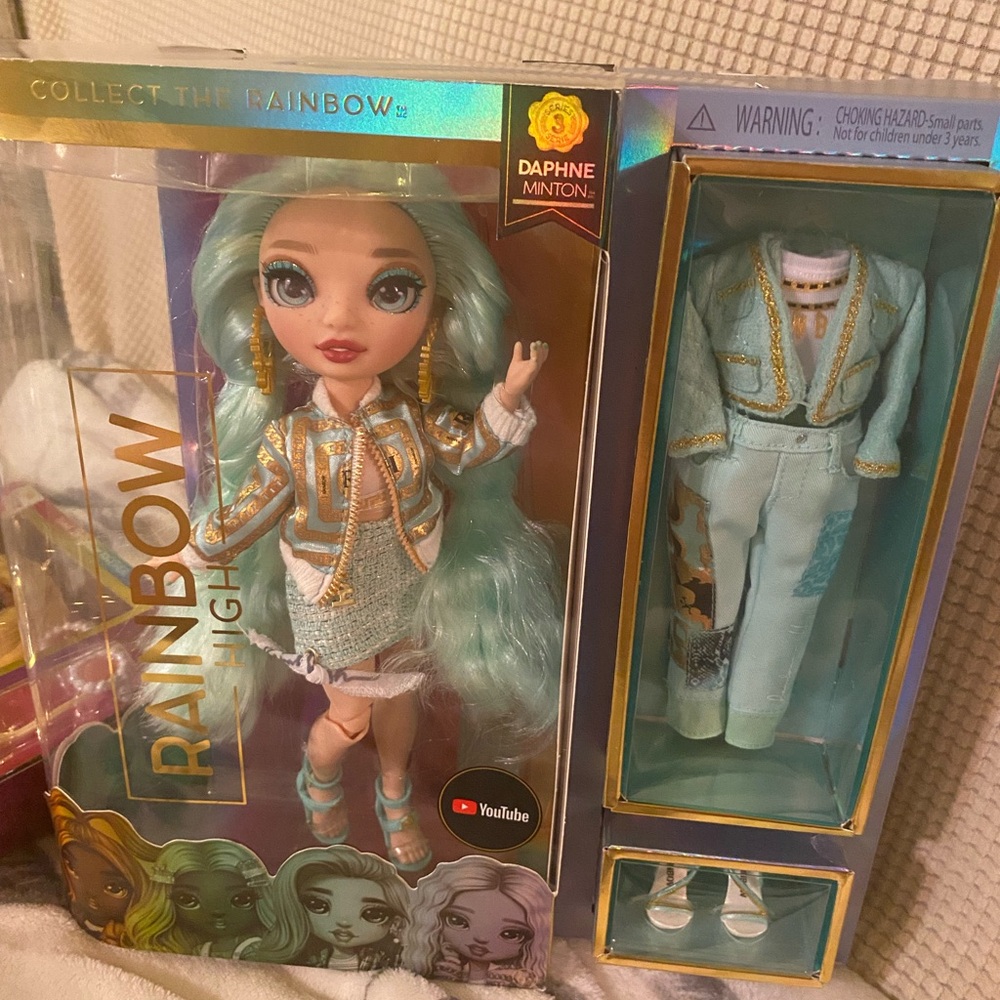 Rainbow High Daphne Minton Doll Outfit Set - Light Aqua